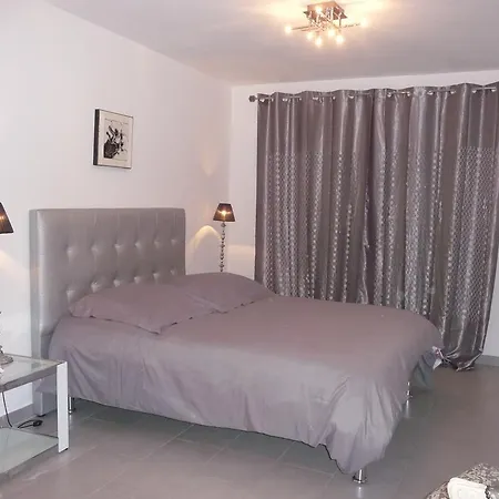 Liyaroyce Apartamento *